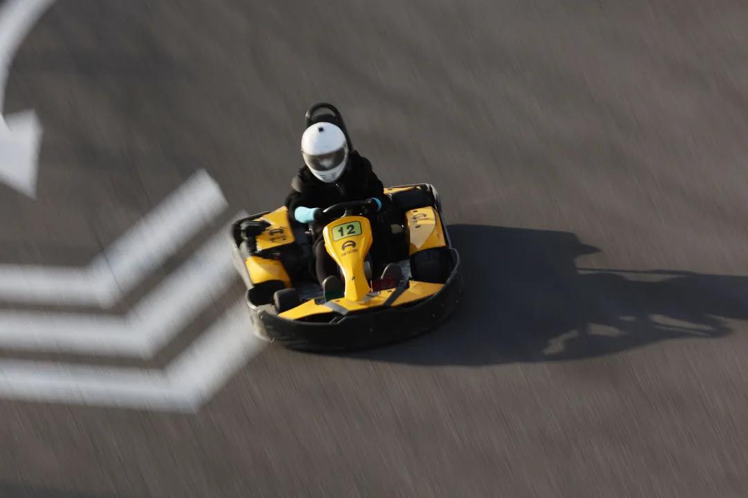 佳能eosr跟rp哪个好,佳能eosr3发布视频