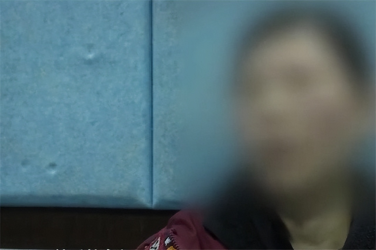 17年江西小伙为追求40岁富婆，狂砸130万后被拉黑，后富婆被判3年