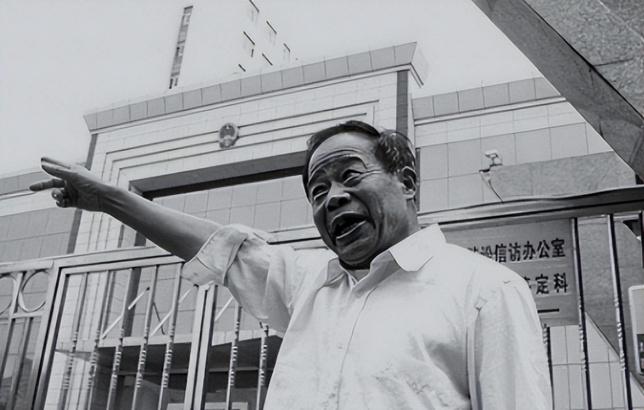 武汉博士11天捐精5次猝死，父亲索赔400万：我儿的命还不如一头牛