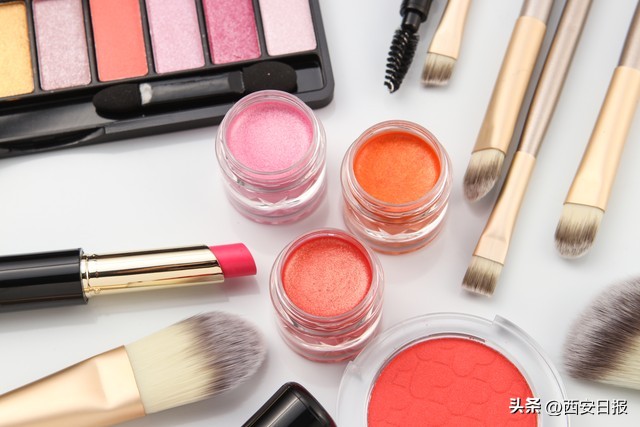 多批次化妆品被曝不合规，检出的问题对人有啥影响？