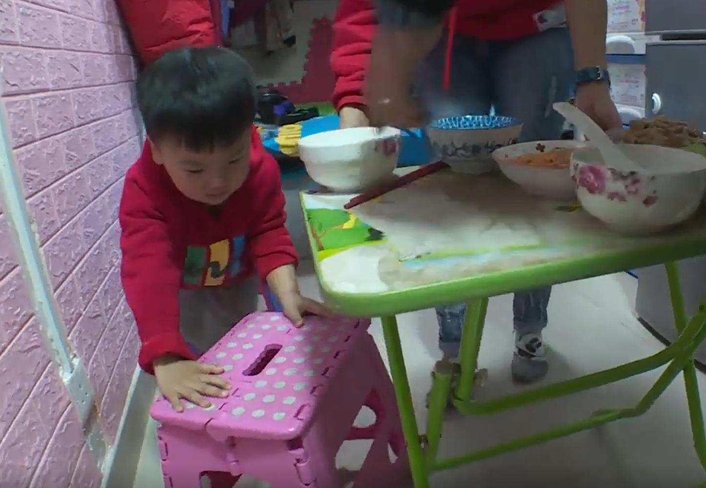 香港一家劏房生活,香港32岁夫妻的婚后生活