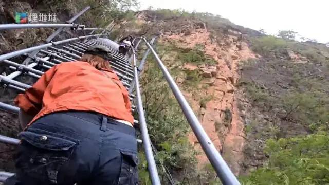 42岁的央视女星,42岁央视一姐现在怎么样了