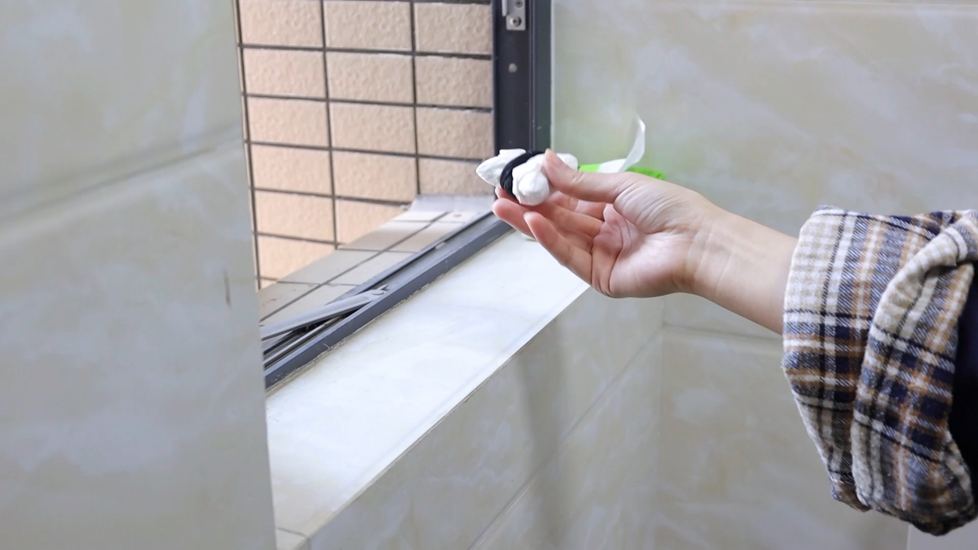 用完的暖宝宝可以直接扔吗,暖宝宝用完可以直接扔垃圾桶