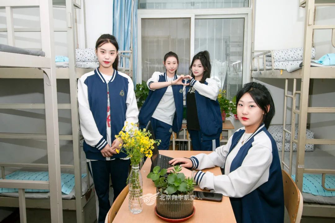 走进和谐校园感受人文气息,走进安静整洁的教室时我深感自豪