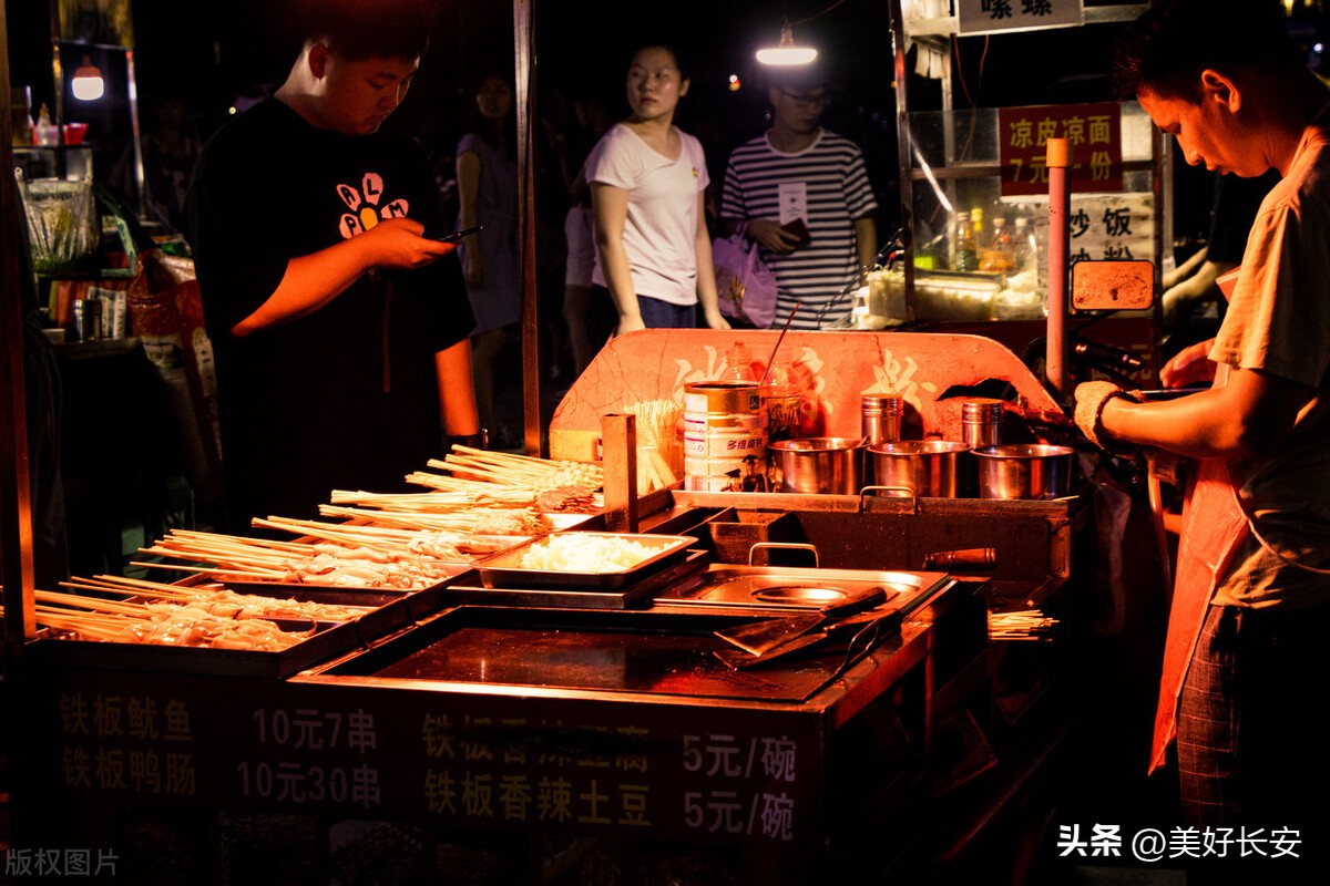 河南人挣钱吗,河南人北京摆摊卖灌饼收入