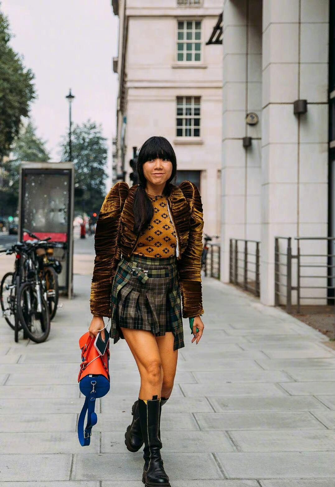 时尚人士必备的秋冬战靴,尖头靴子是秋季时尚圈的必备战靴