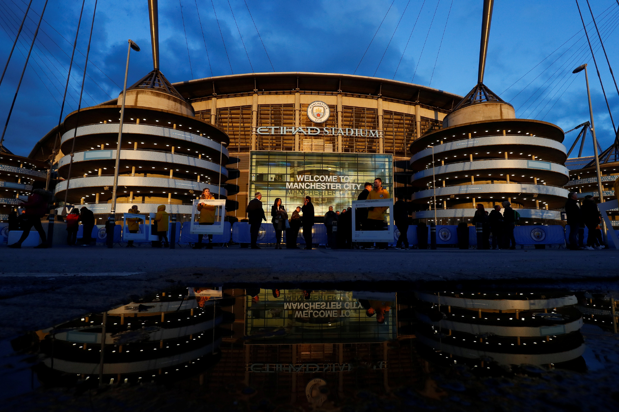 曼城从保级弱旅到欧冠新王:回顾蓝月亮的月圆之路