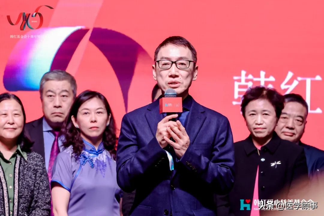 向顶尖医生们发问：AI与医术、遗憾与骄傲