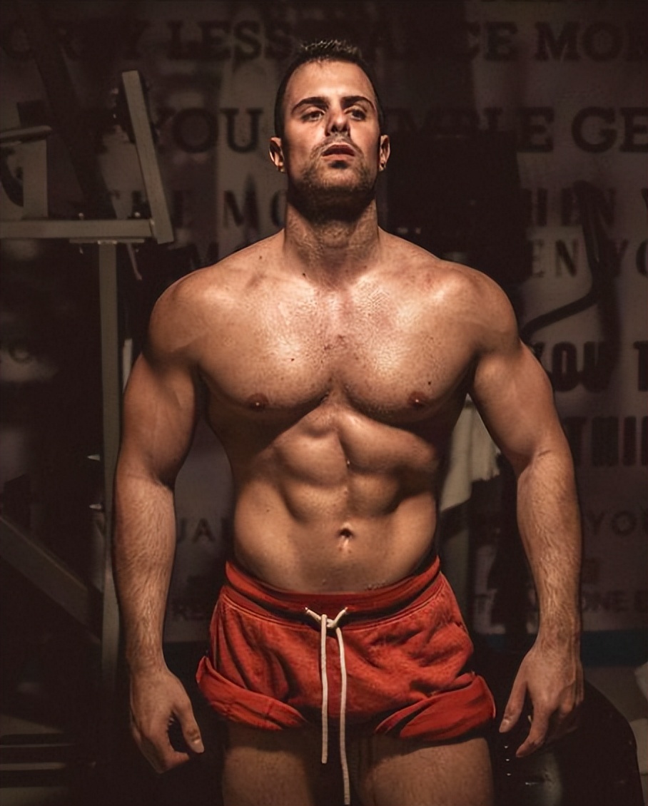 美国单身辣妈网恋假帅哥被威胁p裸照！逃脱后遇照片真人甜蜜热恋