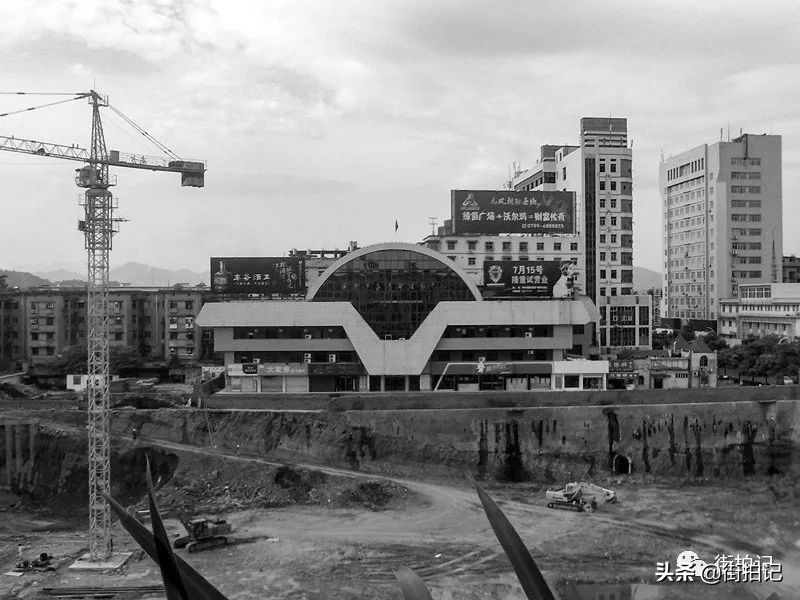 萍乡：从掀翻广场建沃尔玛，到沃尔玛宣布撤离，如今此处成空城