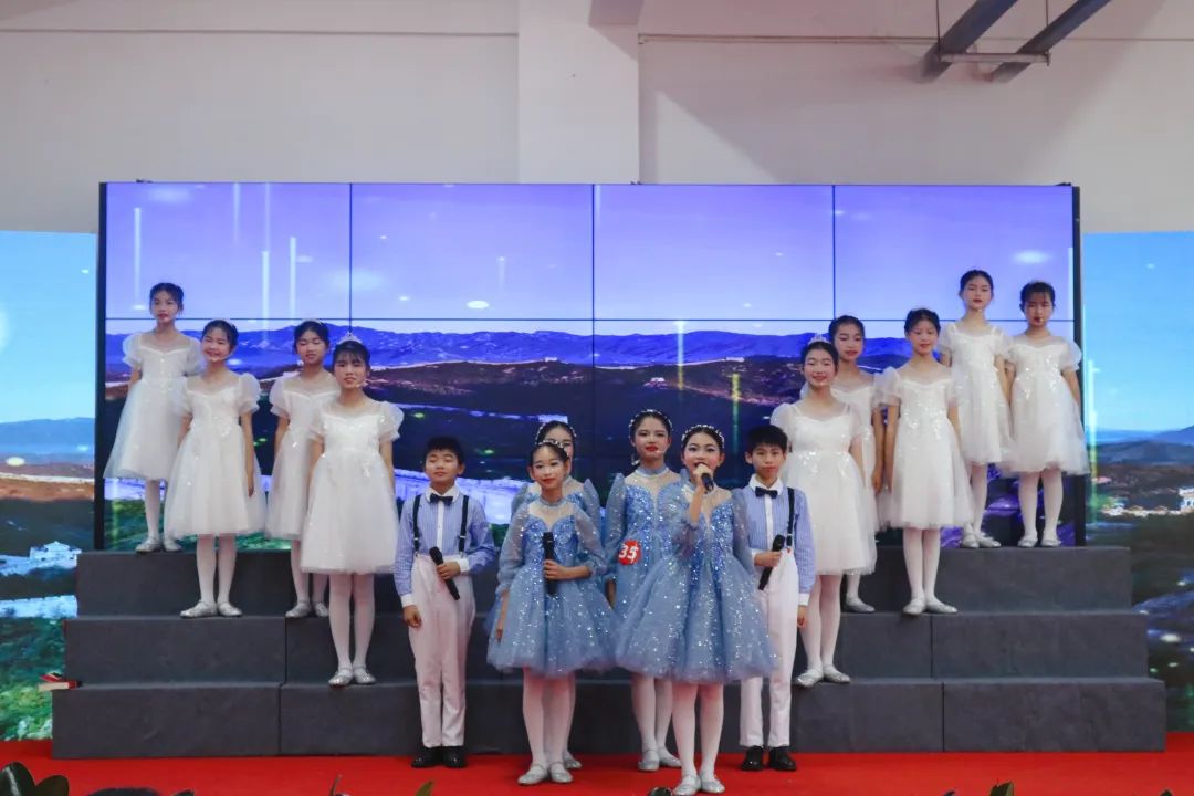 南康赤土民族小学,南康区赤土民族中心小学六年级