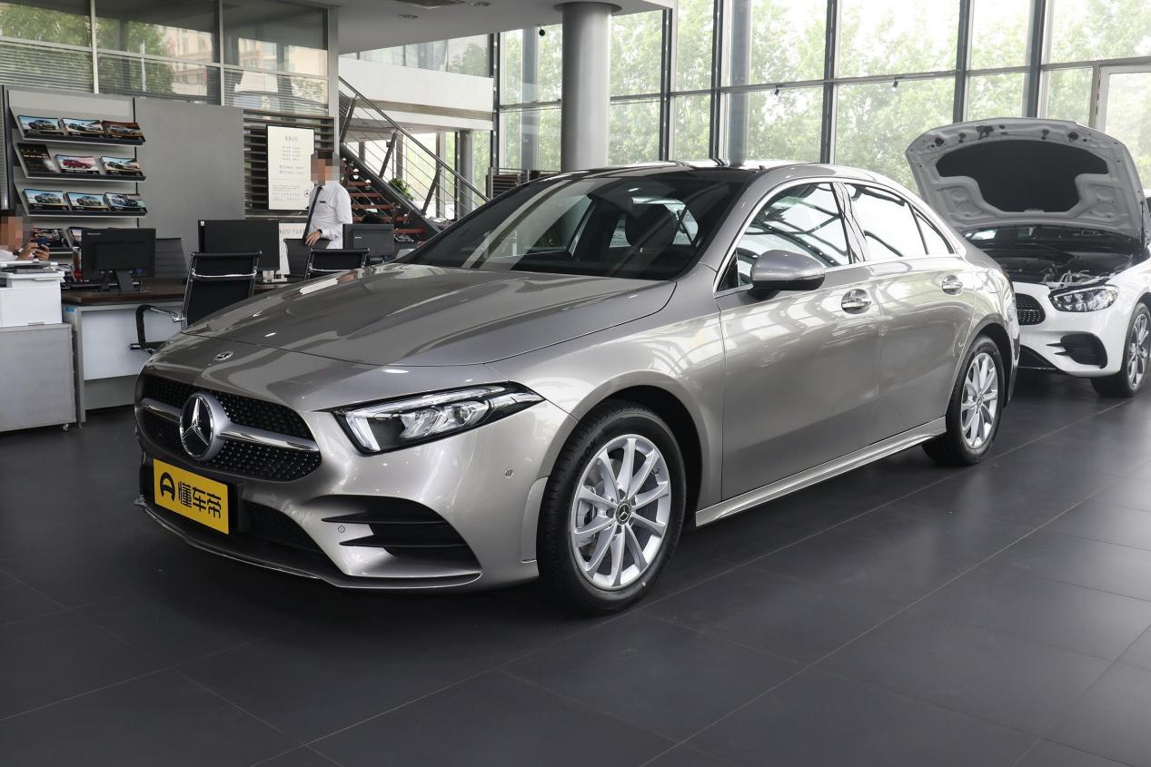 奔驰新款a级的变速箱是谁家的,奔驰a级与cla级变速箱一样吗