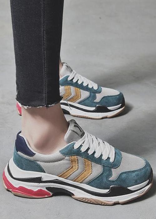 长款羽绒服鲨鱼裤老爹鞋,宽松羽绒服搭配鲨鱼裤老爹鞋