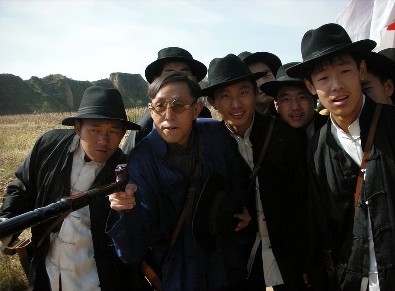 美国网友提问：中国为什么有那么多叛徒和汉奸？因为国人不爱国？