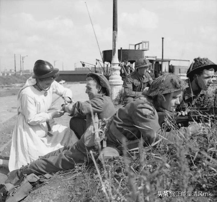 日军当着国军的面杀俘虏,日军侵华兽行