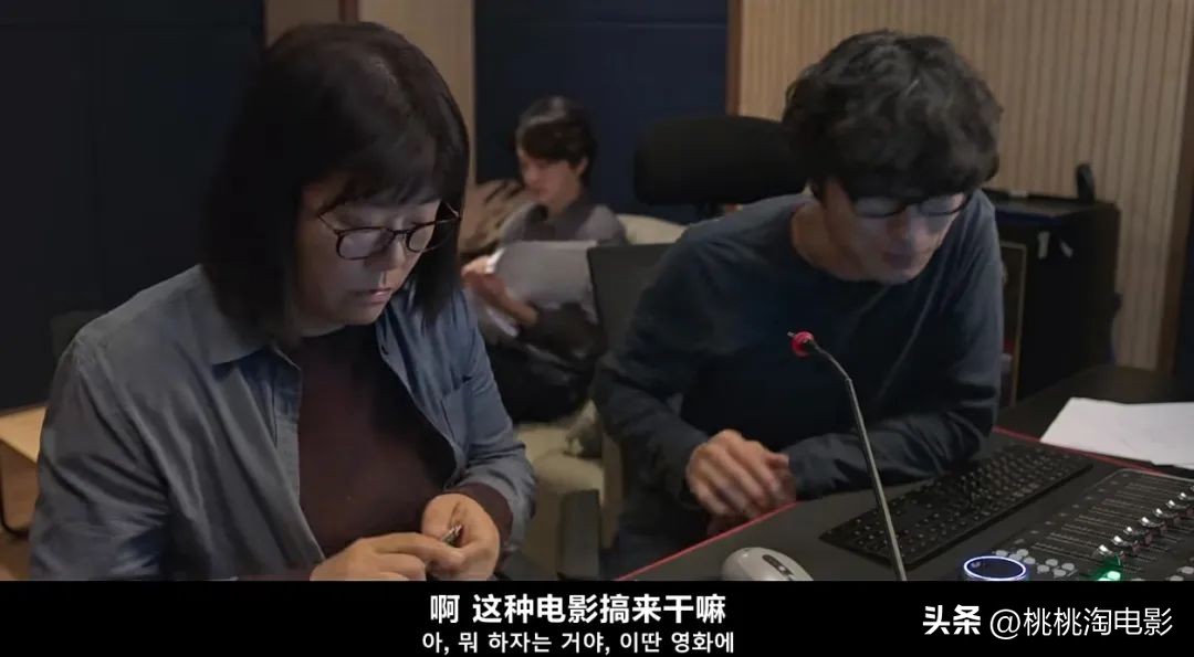 很感动，因为她一直还在坚持