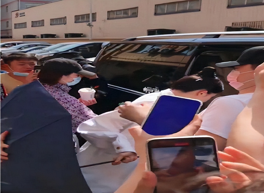 内娱报道杨幂,内娱2011年杨幂