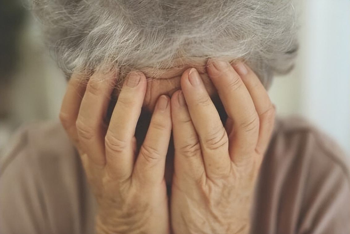 怎样消除老人身上的老人味,人老了为什么有老人味