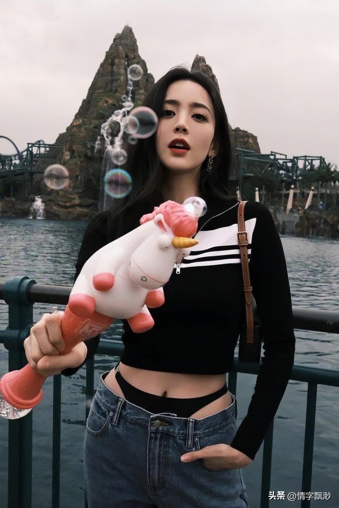 女星穿衣大胆突破：透视、露胸、*裤内**外露