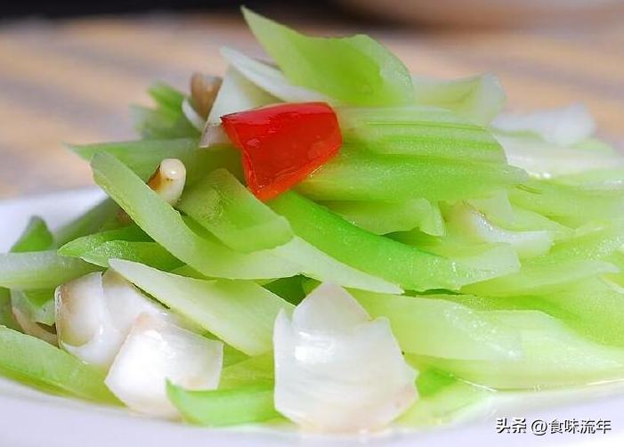 素食黑木耳百合炒西芹,芹菜百合腰果的素食做法