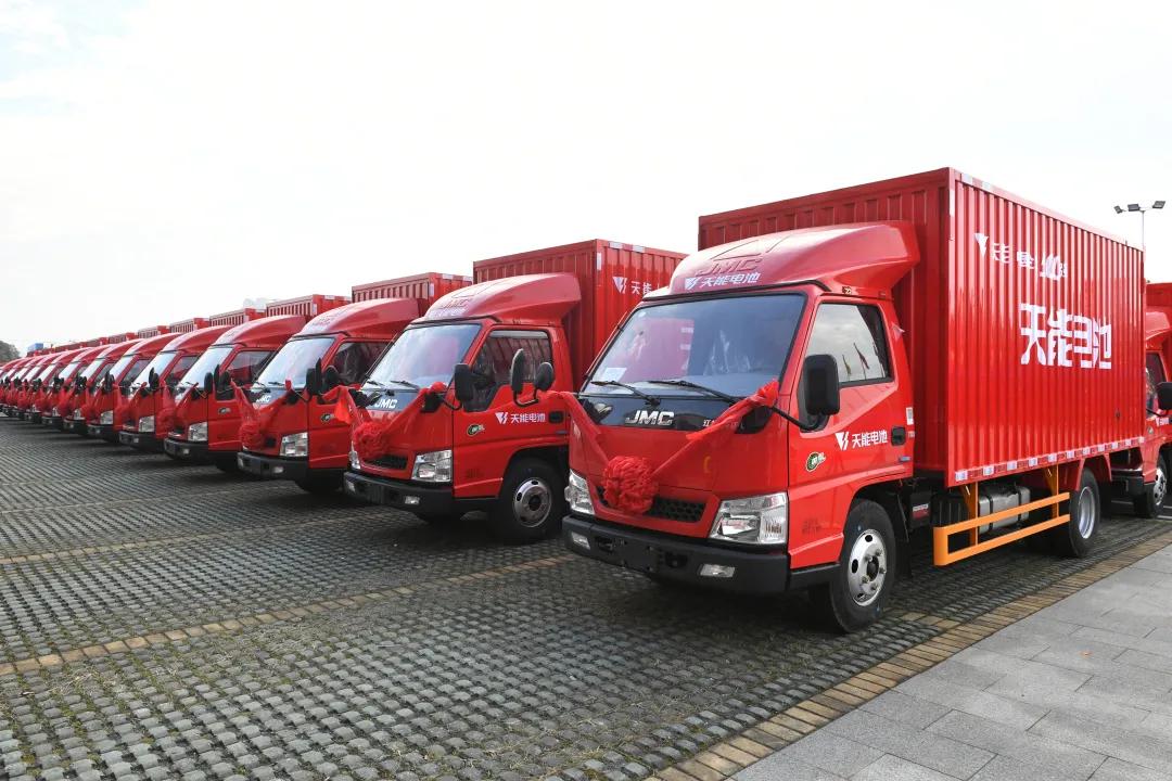 江铃顺达双排3.3米轻卡报价及载重,江铃顺达国六轻卡2022款3.7米