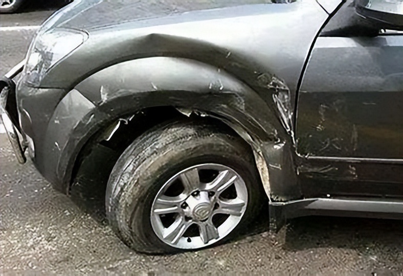 前轮爆胎与后轮爆胎怎么处理,汽车前轮爆胎如何处理最好