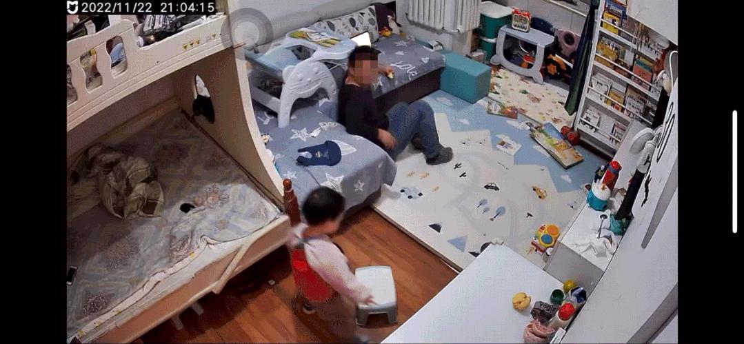 三岁女童玩筷子导致双手被锯,四岁女童不锈钢筷子切掉9根手指