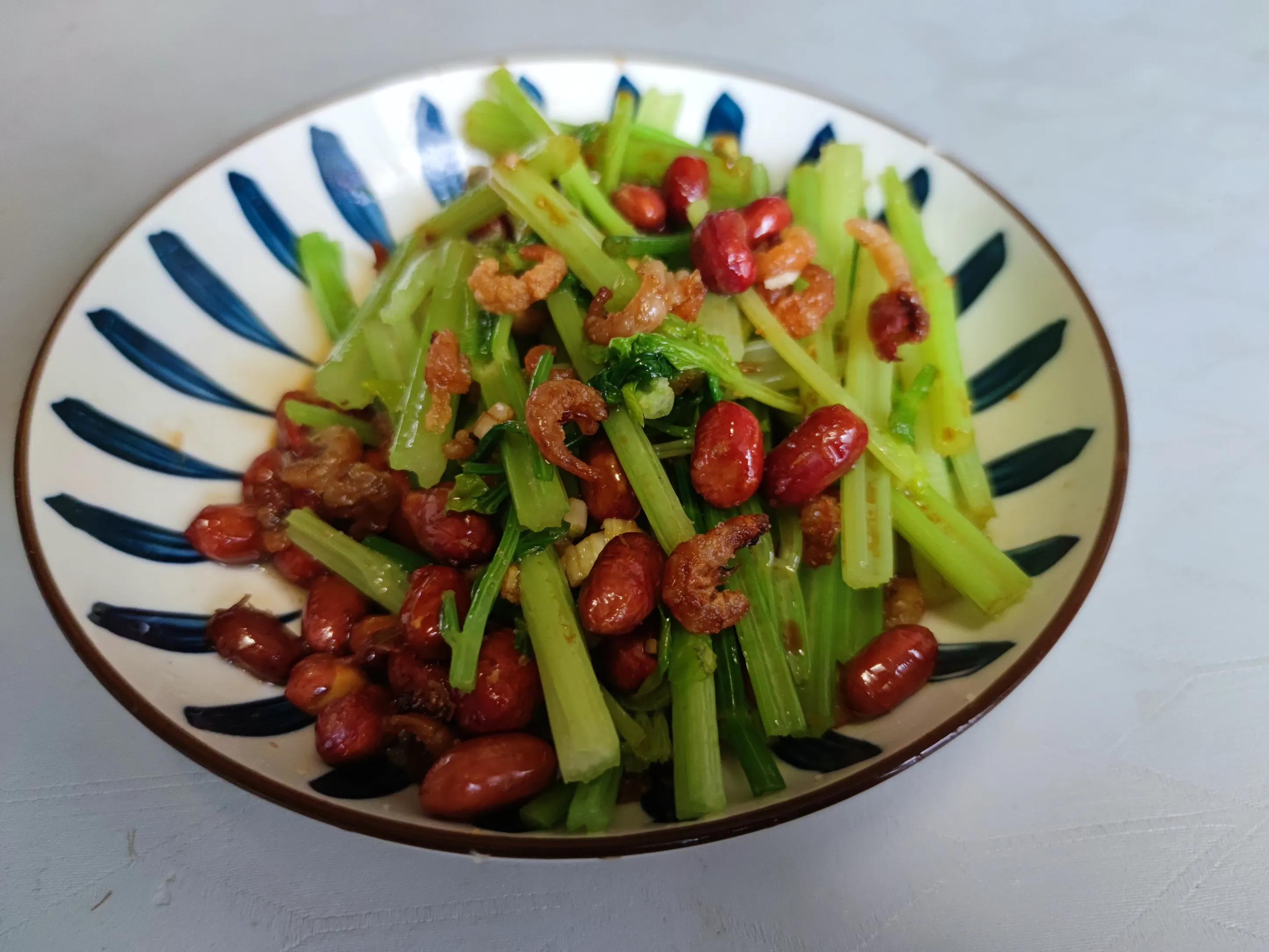 今日小雪天冷了记得添衣保暖,明日小雪吃什么食材