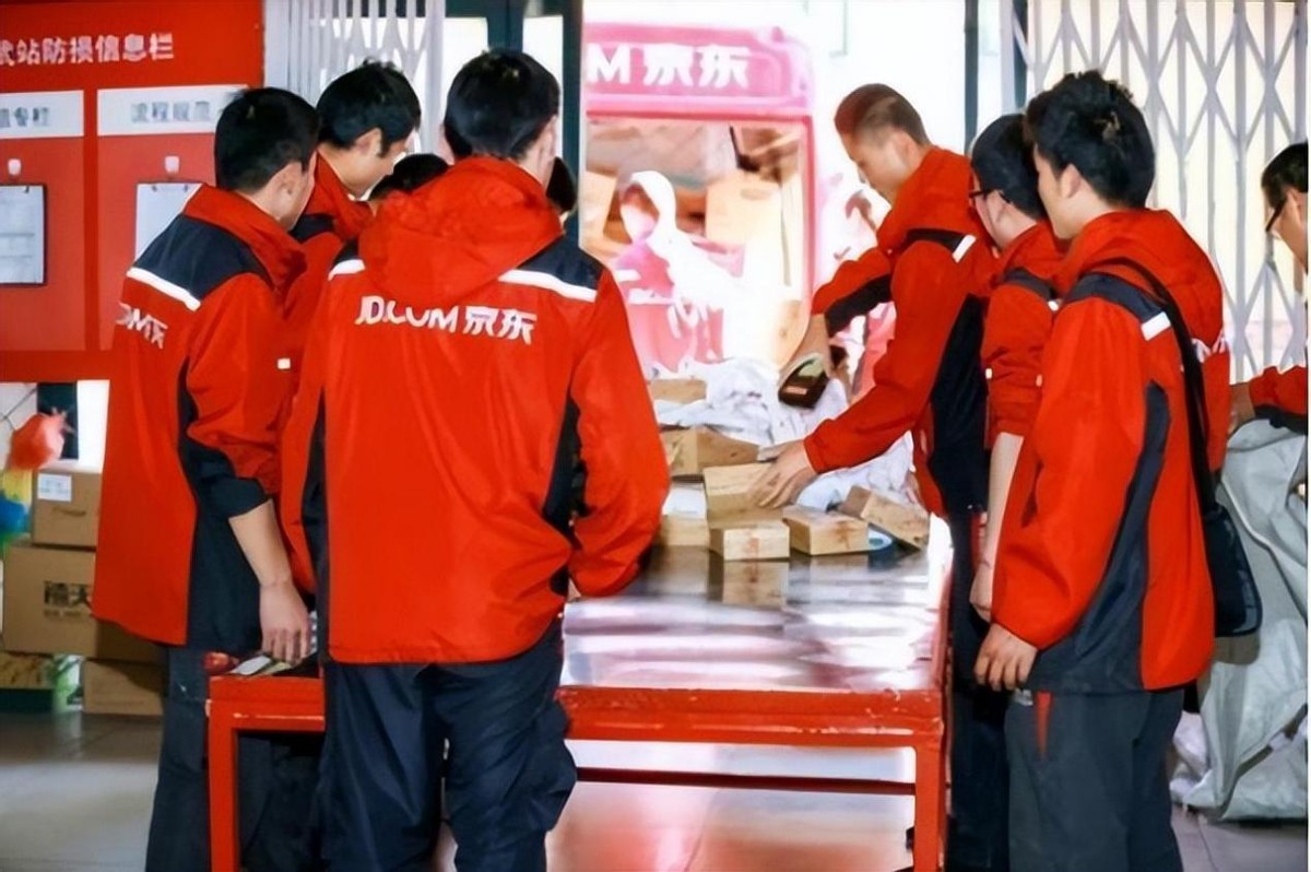 京东001号快递员辞职被拒，刘强东承诺：干够5年我给你买一套房