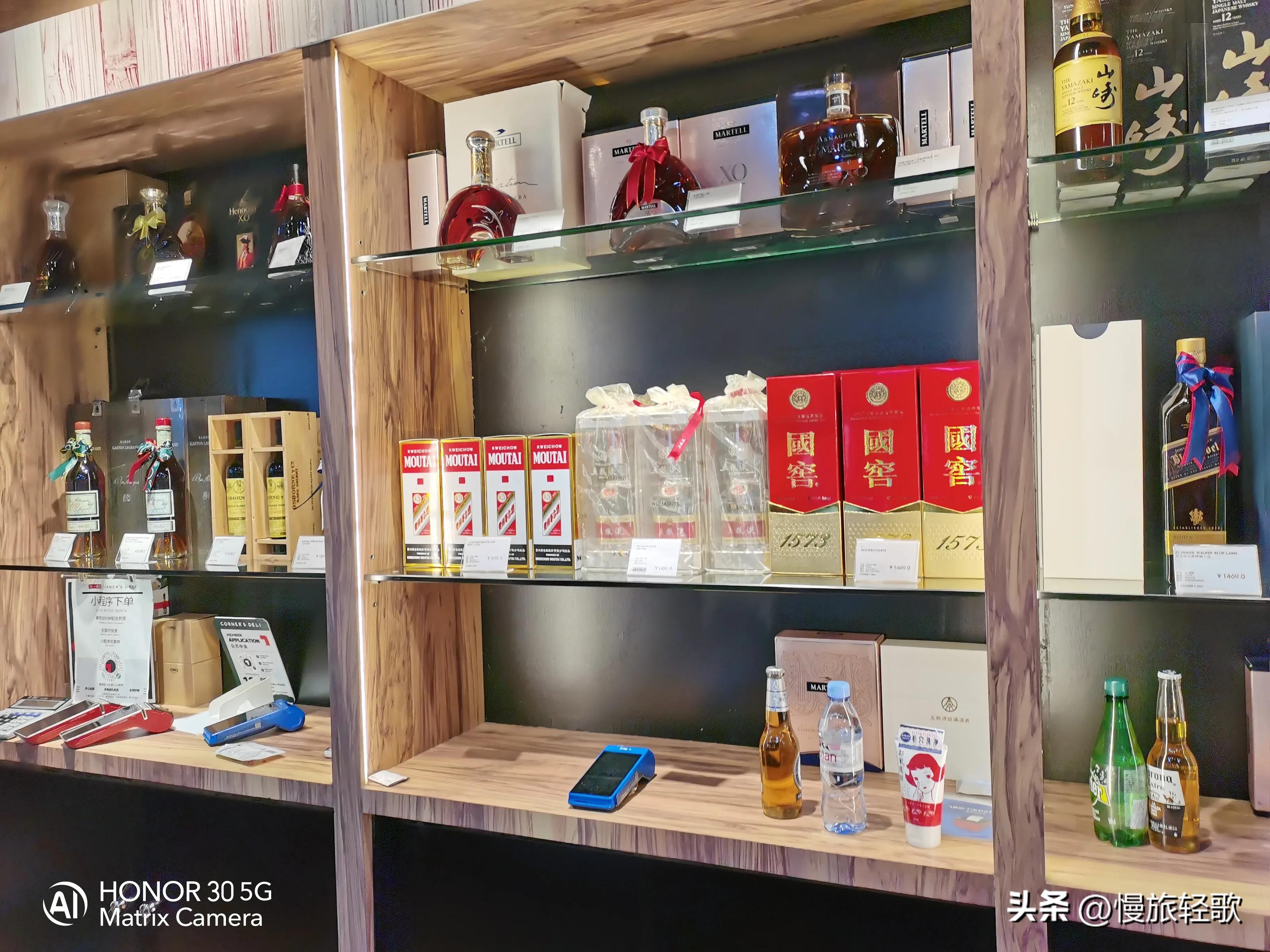 三亚购物必去的人气夏日商场,三亚夏日百货美发店