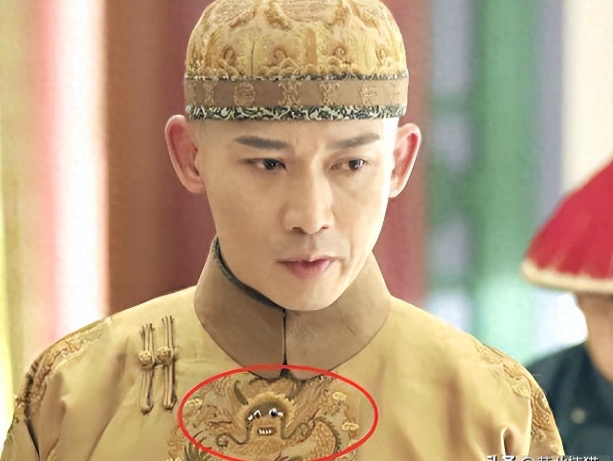 *绑捆**露大胸、台词乱来，这些“*辱侮**观众”的剧情，真把观众当傻子