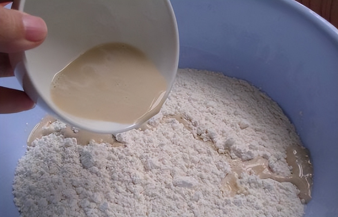 警惕小摊贩卖的铝包子,如何辨别早餐店包子质量