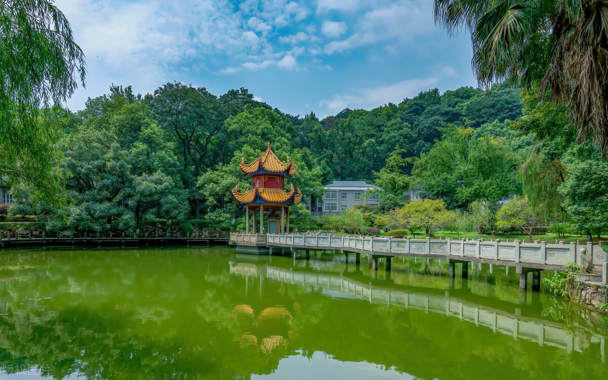 长沙国金中心网红打卡公仔雕像,湖南长沙网红打卡旅游景点