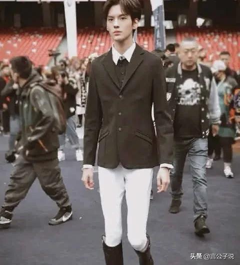 9位瘦成纸片人的男星,骨瘦如柴的皮包骨男明星