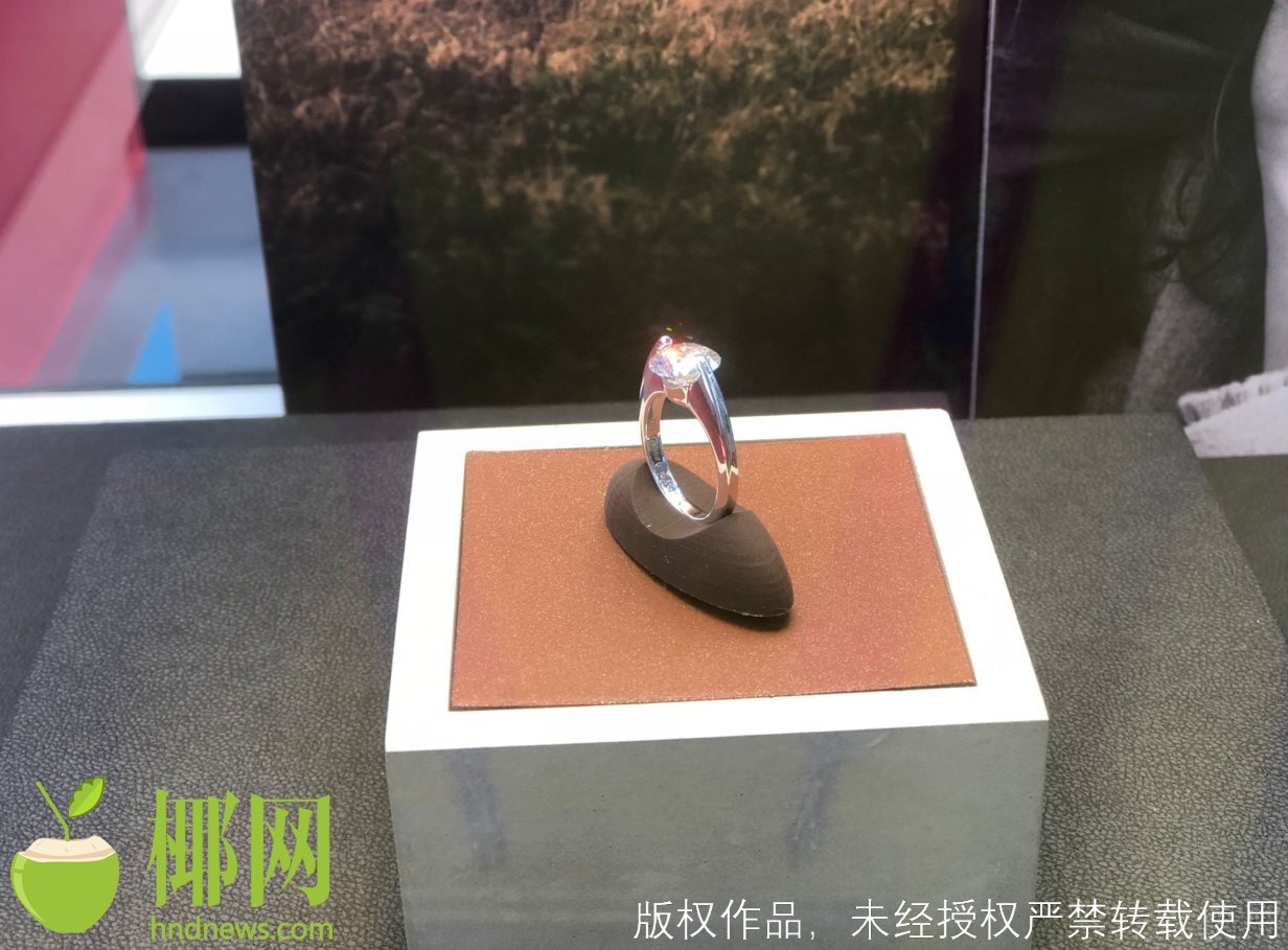 纯手工打造！售价135万元！“世界上第一枚自由永动的钻石”首度亮相