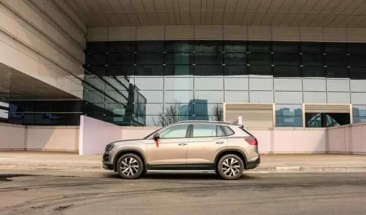 汽车玻璃水正确添加方法,汽车添加玻璃水标志