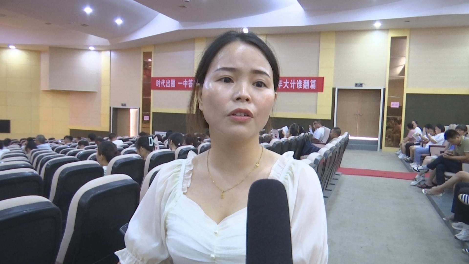 莲塘一中东新校区生源招收范围,莲塘一中象湖滨江校区学生走读吗