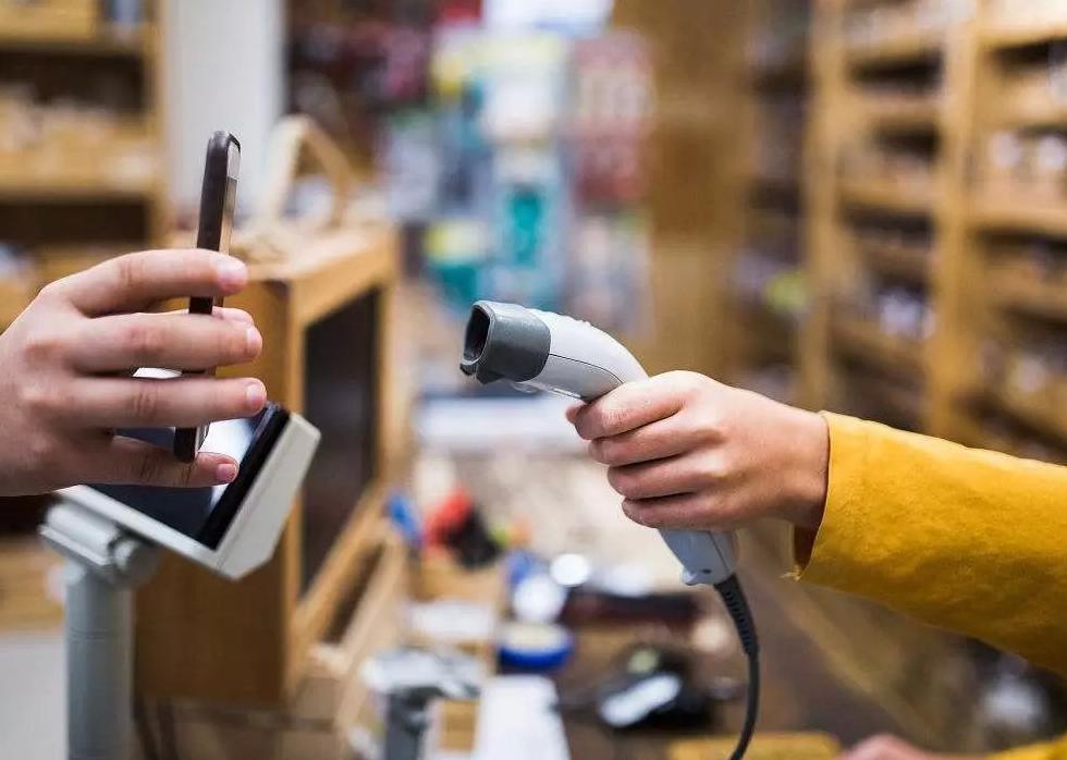 浅谈新零售模式转型路径及转型后果的研究