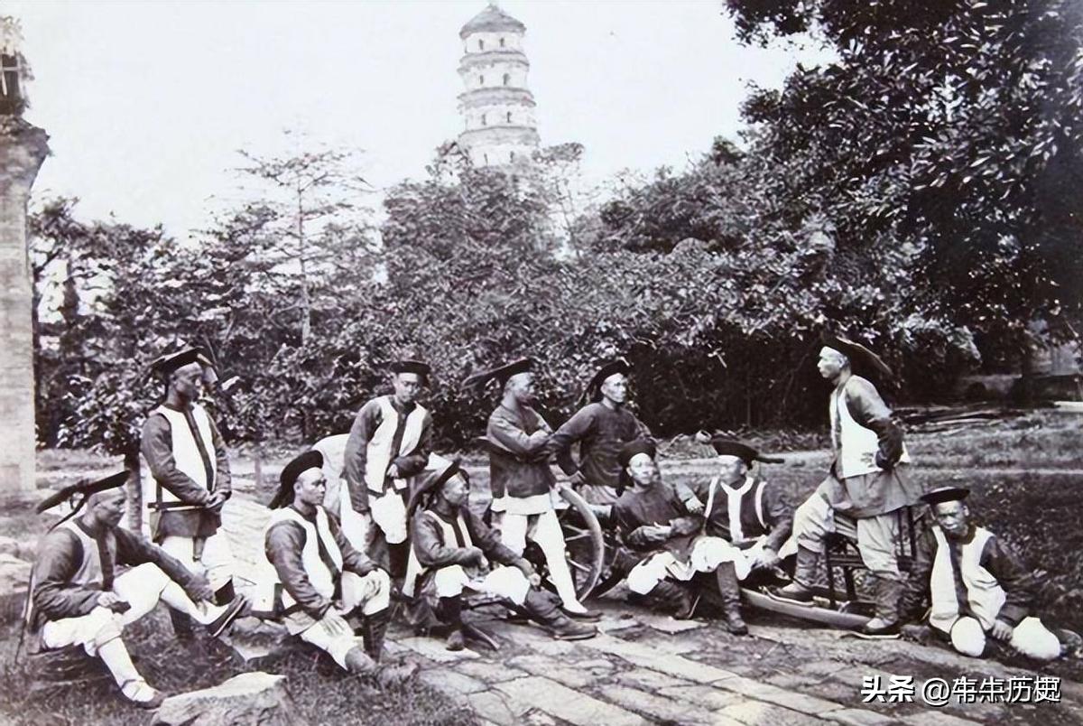 男人藏品,男子收藏罕见100元纸币