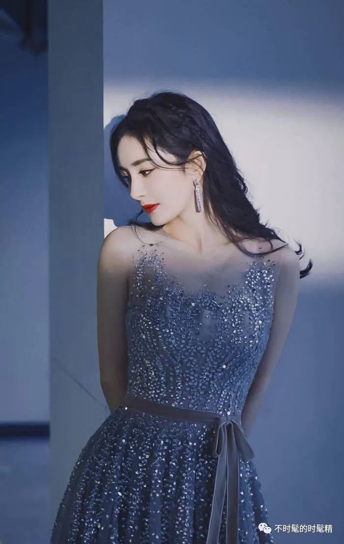 胸大怎么穿衣服不会凸出来,胸大怎么穿衣服不肿