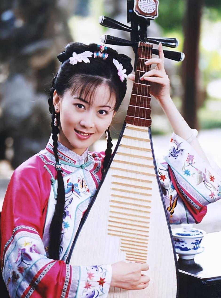 汤加丽：因“人体模特”和丈夫离婚，被父亲冷战，今46岁孤身一人