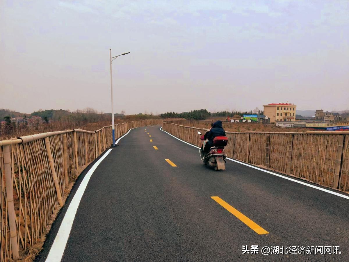 湖北农村道路硬化户户通,户户通铺就乡村振兴快车道