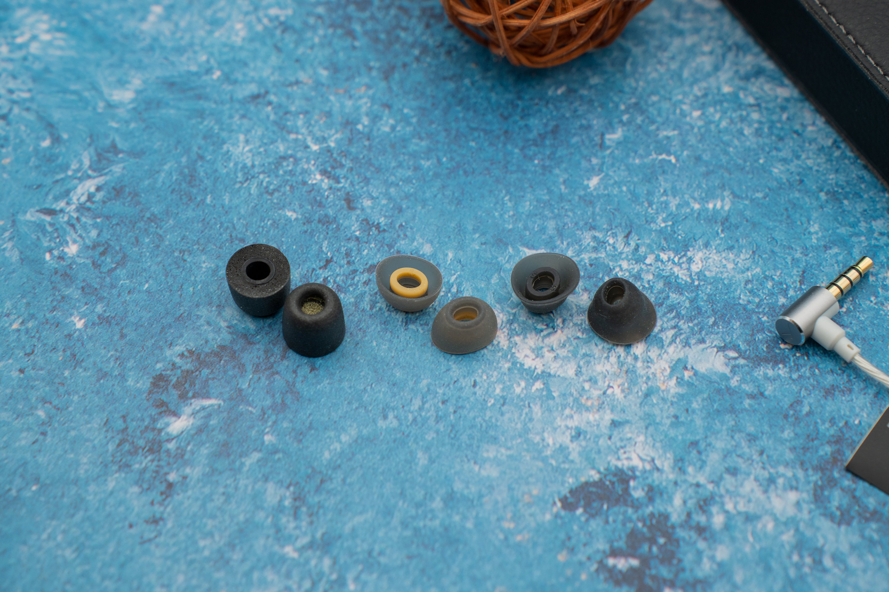 榭兰图新版和旧版区别,榭兰图普通版和黄金版什么区别