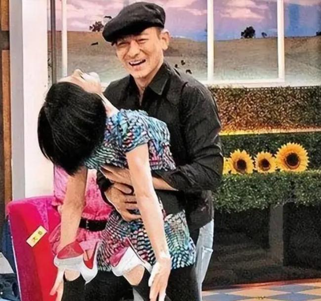 靠肩撒娇、摸脸掐腰、强吻壁咚，没分寸感的女明星算不算耍流氓？