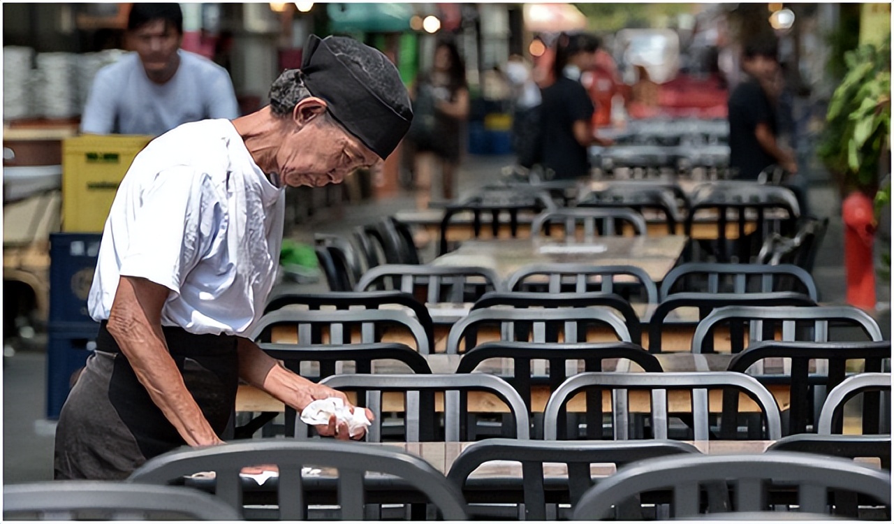 李光耀出生率,李光耀杨澜谈出生率