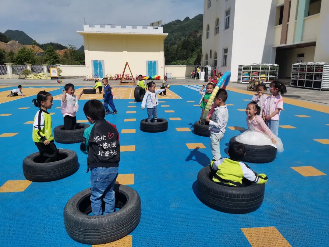 666座乡村儿童操场上的10万份快乐