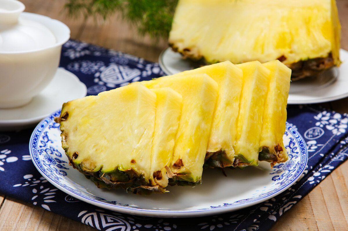 菠萝是用开水冲还是用温水,菠萝用热水还是冷水比较好