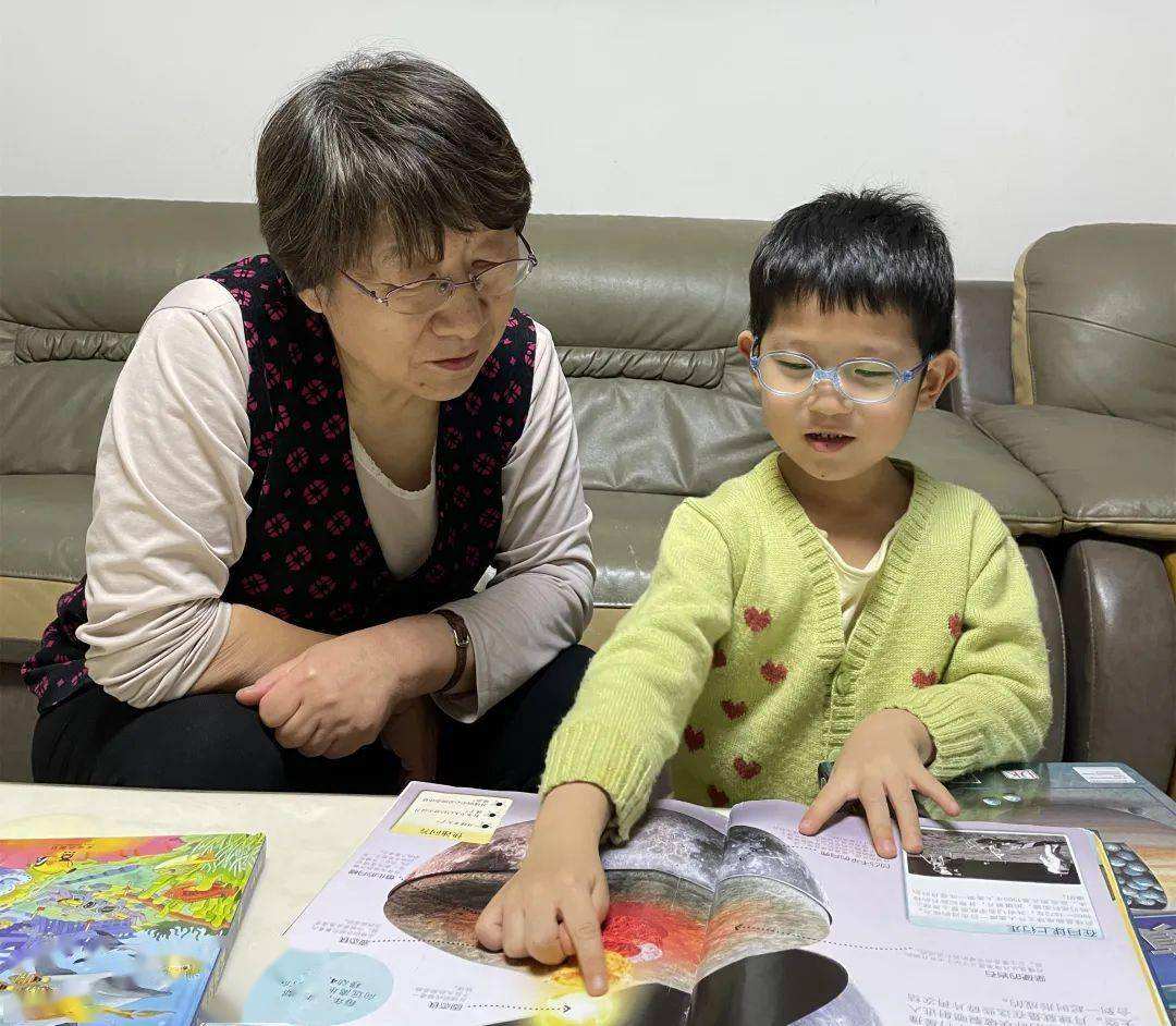 6岁前的儿童早教,孩子睡前黄金一小时家长该怎么做