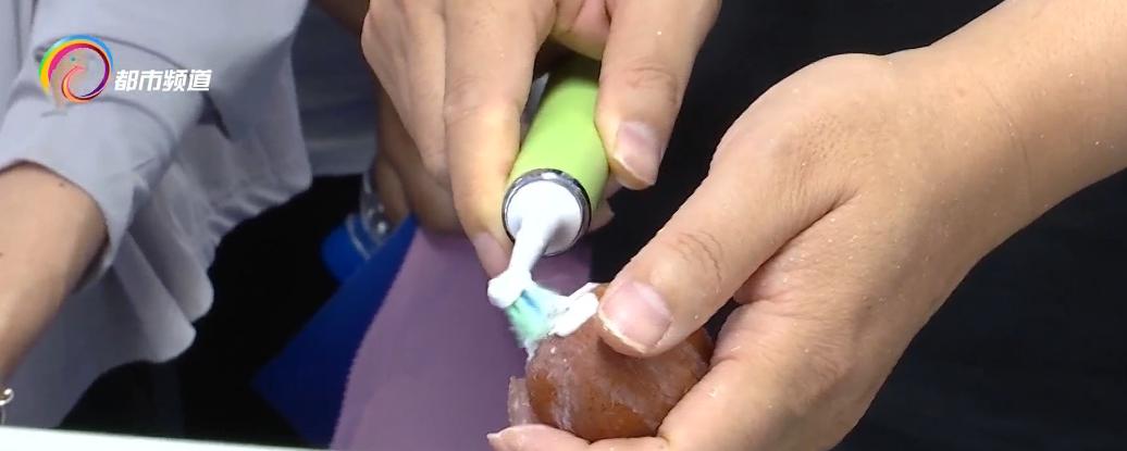 实现牙齿美白这三分钟非常关键,牙齿美白简单方便一招搞定