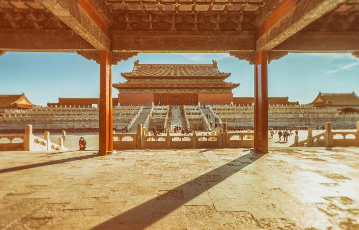 金牛座：不惧沧海千里目，敢将长剑换新膜，波耀神州，自是霸王楼